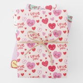 Feuille De Papier Cadeau 3 Motif de Coeurs rouges roses différents (En situation)