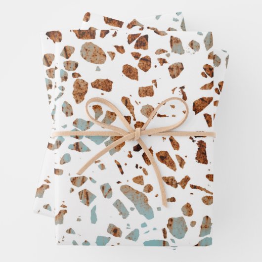Feuille De Papier Cadeau Abstrait Terrazzo Mosaic rouille Brown & Motif ble (En situation)