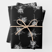 Feuille De Papier Cadeau Alien bizarre dessin insecte motif (En situation)