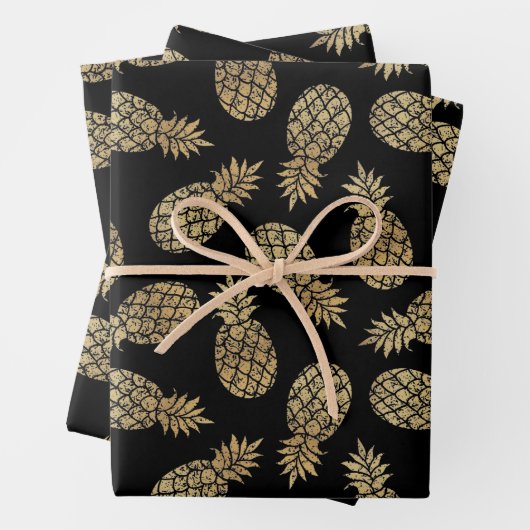 Feuille De Papier Cadeau Ananas en or sur noir (En situation)