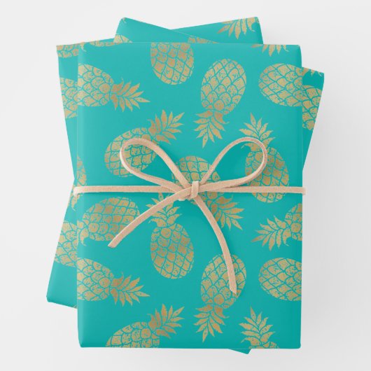 Feuille De Papier Cadeau Ananas en or sur Turquoise (En situation)
