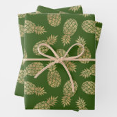 Feuille De Papier Cadeau Ananas en or sur vert (En situation)