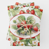 Feuille De Papier Cadeau Aquarelle de fraises mûres (En situation)