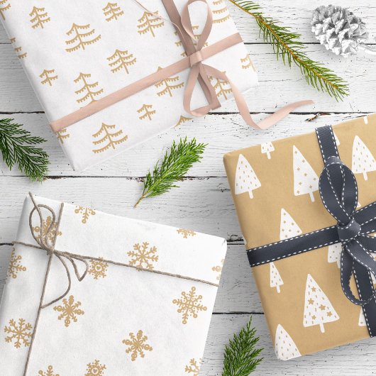 Feuille De Papier Cadeau Arbres de Noël Brown et blancs modernes Snowflakes