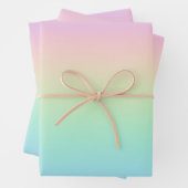Feuille De Papier Cadeau Arc-en-ciel pastel (En situation)