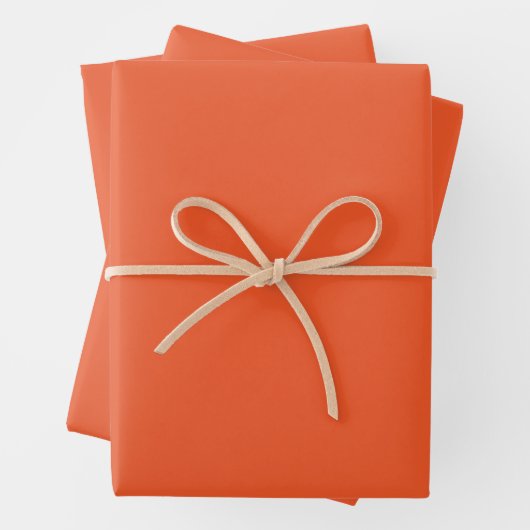 Feuille De Papier Cadeau Arrière-plan uni minimaliste orange vif (En situation)