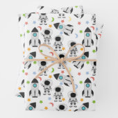 Feuille De Papier Cadeau Astronaut et Motif spatial de fusée (En situation)