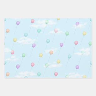 Feuille De Papier Cadeau Ballons volant dans un ciel bleu avec des nuages