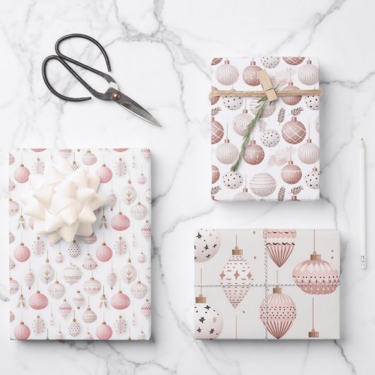 Feuille De Papier Cadeau Baubles de Noël rose (Recto)