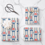 Feuille De Papier Cadeau Beaker & Test Tube Science Themed<br><div class="desc">Envelopper les feuilles de papier avec un dessin mignon d'un tube d'essai et d'un bécher. Parfait pour les types scientifiques.</div>