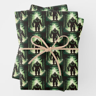 Feuille De Papier Cadeau Bigfoot en promenade forestière 2