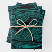 Feuille De Papier Cadeau Black & Emerald Wavy Abstraction (En situation)