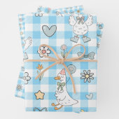 Feuille De Papier Cadeau Bleu d'oie En vichy Anniversaire (En situation)