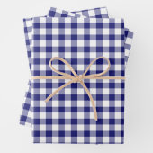 Feuille De Papier Cadeau Bleu rustique En vichy À damiers Motif (En situation)