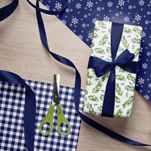Feuille De Papier Cadeau Blue Berry Twigs Snowflakes Motifs de vacances