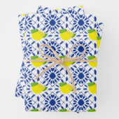 Feuille De Papier Cadeau Blue Geometric Lemon Tile (En situation)