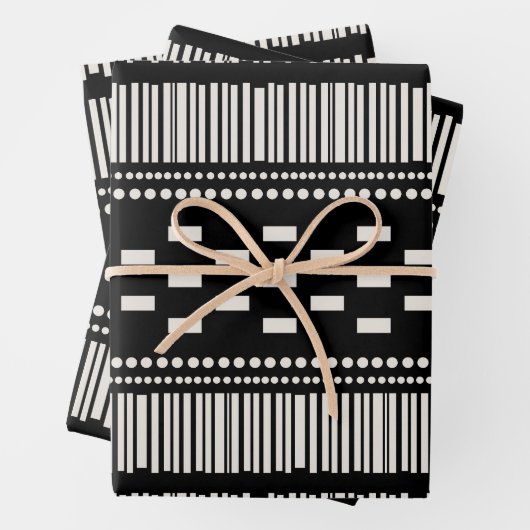 Feuille De Papier Cadeau Boho Lignes Scandinaves Points Noir Blanc (En situation)