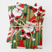 Feuille De Papier Cadeau Bold Santa and Stripes Kitsch (En situation)