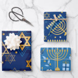 Feuille De Papier Cadeau Bonne Hanoukka Menorah Juive Étoile Bougies<br><div class="desc">Joyeux Hanoukka,  Menorah,  Jewish Star,  papier d'emballage bleu et jaune.</div>