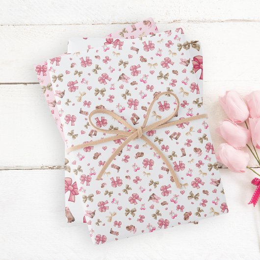 Feuille De Papier Cadeau Bottes, Casquettes et vaches de fille Occidentale