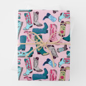 Feuille De Papier Cadeau Bottes Cowboy - sur rose (En situation)