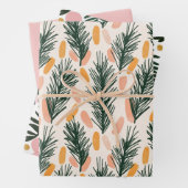 Feuille De Papier Cadeau Branches d'arbre de Noël vert rose (En situation)