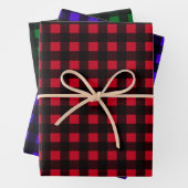 Feuille De Papier Cadeau Buffalo Plaid trio rouge bleu vert (En situation)