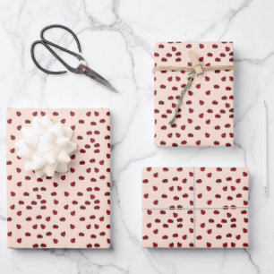Feuille De Papier Cadeau Cadeau motif coccinelle rose