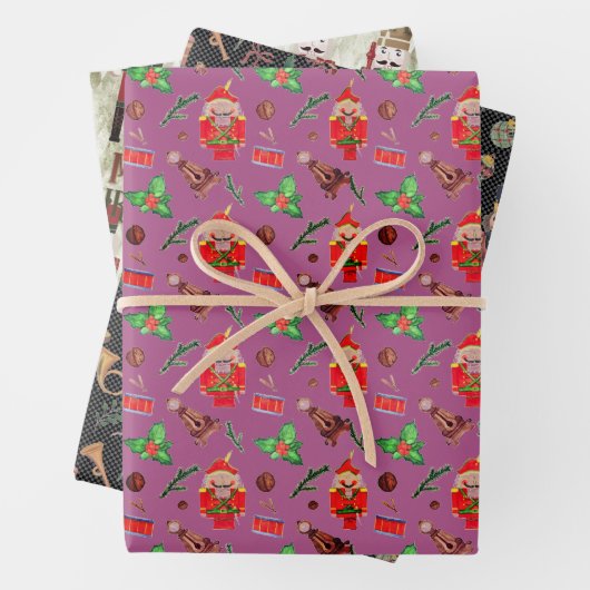 Feuille De Papier Cadeau Casse-noix Trio Plum noir vert (En situation)