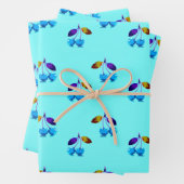 Feuille De Papier Cadeau Cerises bleues vives (En situation)