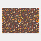 Feuille De Papier Cadeau Champignons sauvages sur brun (Devant)