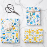 Feuille De Papier Cadeau Chanukah Ensemble mixte de Menorah & bougies Motif<br><div class="desc">Parfois, vous n'avez que quelques articles à emballer pour Chanukah, et vous ne voulez pas acheter un énorme rouleau de papier d'emballage Chanukah qui restera dans votre placard pendant des années. Cette sélection de trois feuilles d'emballage Chanukah est parfaite pour envelopper quelques cadeaux. Trois feuilles séparées de papier d'emballage pour...</div>