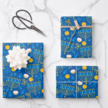 Feuille De Papier Cadeau Chanukah Menorah Gelt Dreidel Bleu<br><div class="desc">Parfois, vous n'avez que quelques articles à emballer pour Chanukah, et vous ne voulez pas acheter un énorme rouleau de papier d'emballage Chanukah qui restera dans votre placard pendant des années. Cette sélection de trois feuilles d'emballage Chanukah est parfaite pour envelopper quelques cadeaux. Trois feuilles séparées de papier d'emballage pour...</div>