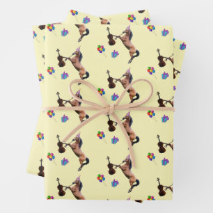 Feuille De Papier Cadeau Cheval Jouant Le Violon Anniversaire
