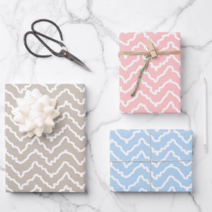 Feuille De Papier Cadeau Chevron Blanc Ondulé Sur Rose Beige Et Bleu