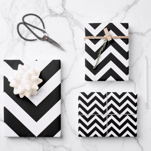 Feuille De Papier Cadeau Chevron de tailles différentes en noir et blanc (Recto)