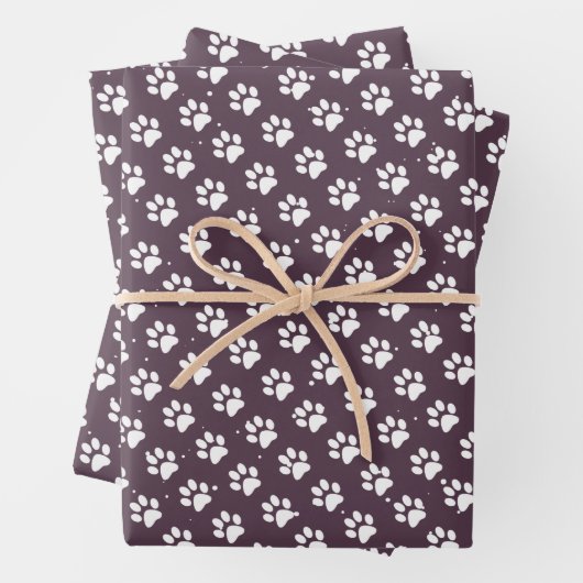 Feuille De Papier Cadeau Chien de chat animal Empreintes de pattes pourpre (En situation)