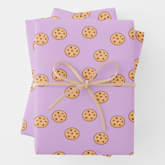 Feuille De Papier Cadeau Chocolat chips biscuits d'anniversaire violet (En situation)