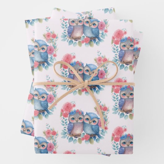 Feuille De Papier Cadeau Chouettes amoureuses assis sur une branche d'arbre (En situation)