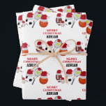 Feuille De Papier Cadeau Christmas Père Noël Sports Athletic Balls Personna<br><div class="desc">Un design de boules sportives de Noël. Parfait pour les adultes et les enfants qui aiment jouer à tous les sports. Les sports de balle portant le chapeau de Père Noël inclus dans ce design sont le football, le football, le tennis, le baseball et le basket. Un design de Noël...</div>