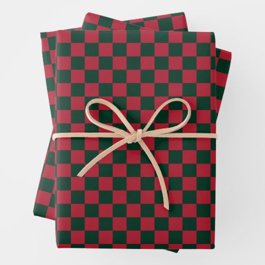 Feuille De Papier Cadeau Classic Christmas Green et Red Checkerboard (En situation)