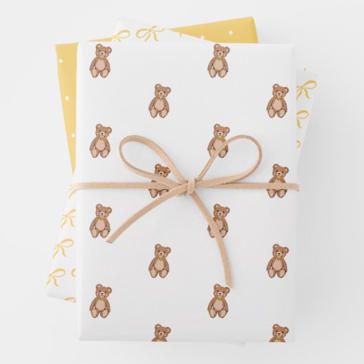 Feuille De Papier Cadeau Classic Teddy Bear Jaune Bow Baby shower (En situation)