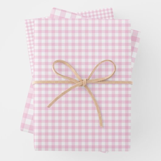 Feuille De Papier Cadeau Classique En vichy rose clair (En situation)