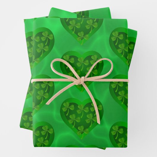 Feuille De Papier Cadeau Coeur vert avec Shamrock (En situation)