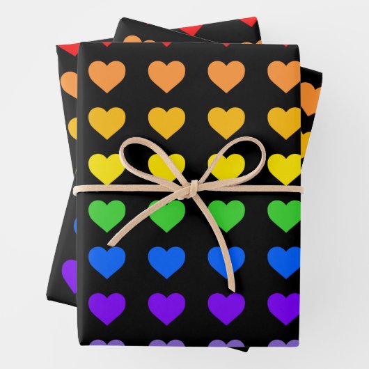 Feuille De Papier Cadeau Coeurs arc-en-ciel (En situation)