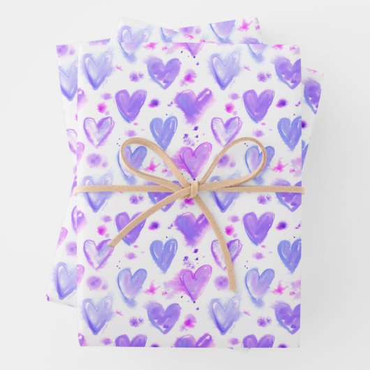 Feuille De Papier Cadeau Coeurs d'aquarelle passion violet (En situation)