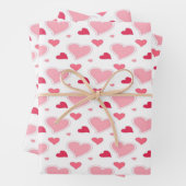 Feuille De Papier Cadeau Coeurs d'aquarelle rose et blanc féminin   (En situation)