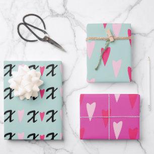 Feuille De Papier Cadeau Cœurs modernes motif croix roses et cœurs 
