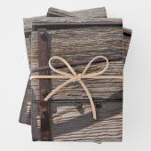 Feuille De Papier Cadeau Conception de métal en bois brun rustique (En situation)