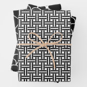 Feuille De Papier Cadeau Conception géométrique en noir et blanc (En situation)